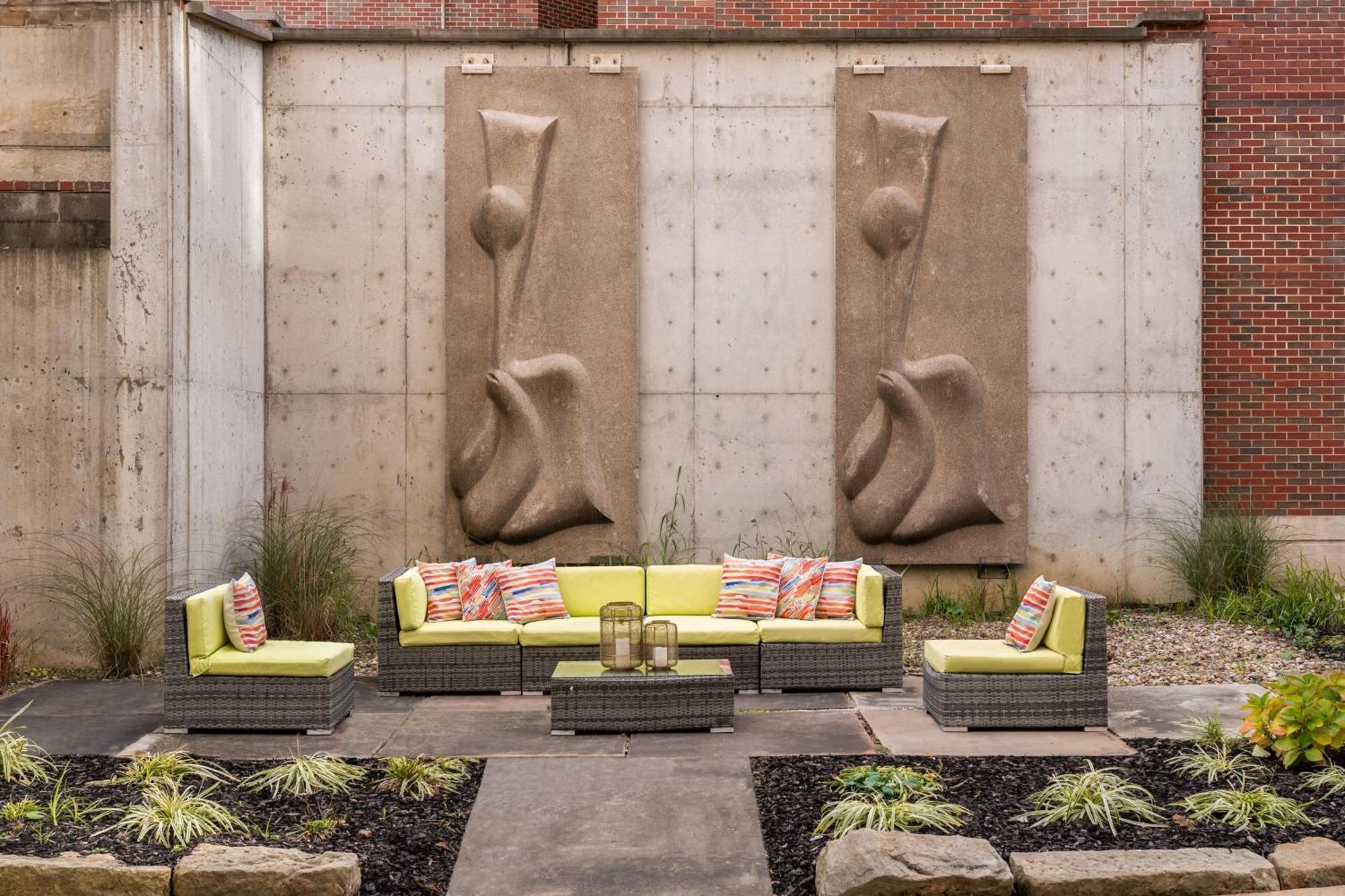 BLU-Tique, Akron, a Tribute Portfolio Hotel Exterior foto