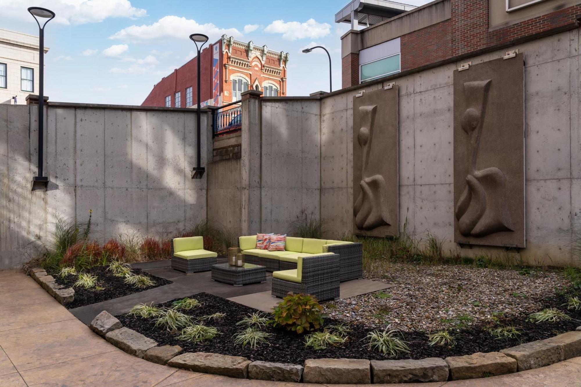 BLU-Tique, Akron, a Tribute Portfolio Hotel Exterior foto